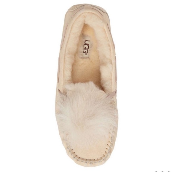 UGG(R) Dakota Water Resistant Pompom Slipper - Picture 3 of 8